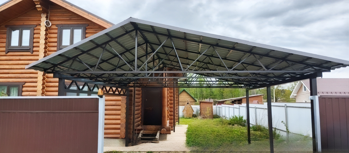 Двускатный автонавес для двора частного дома, профлист